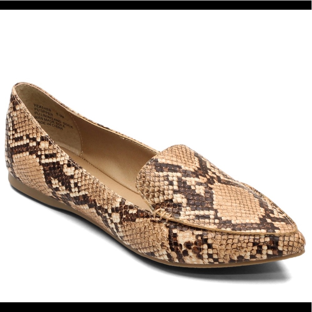 STEVE MADDEN Feather Flat Loafers
True to size. On the narrow side.
